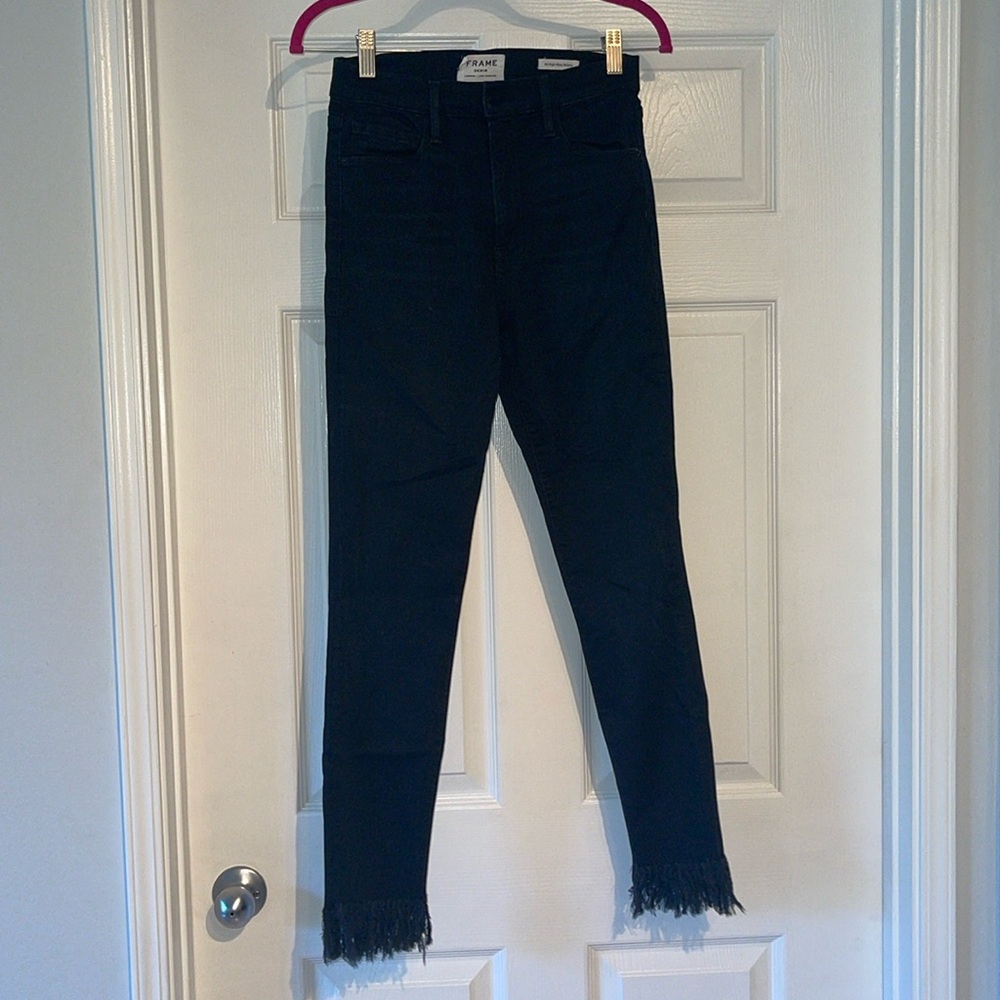 FRAME stretchy jeans with fray at the bottom